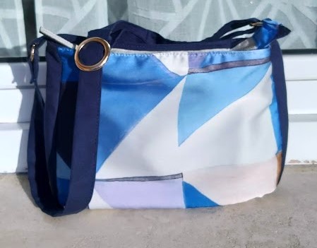 BORSA CON DISEGNI GEOMETRICI AZZURRI
