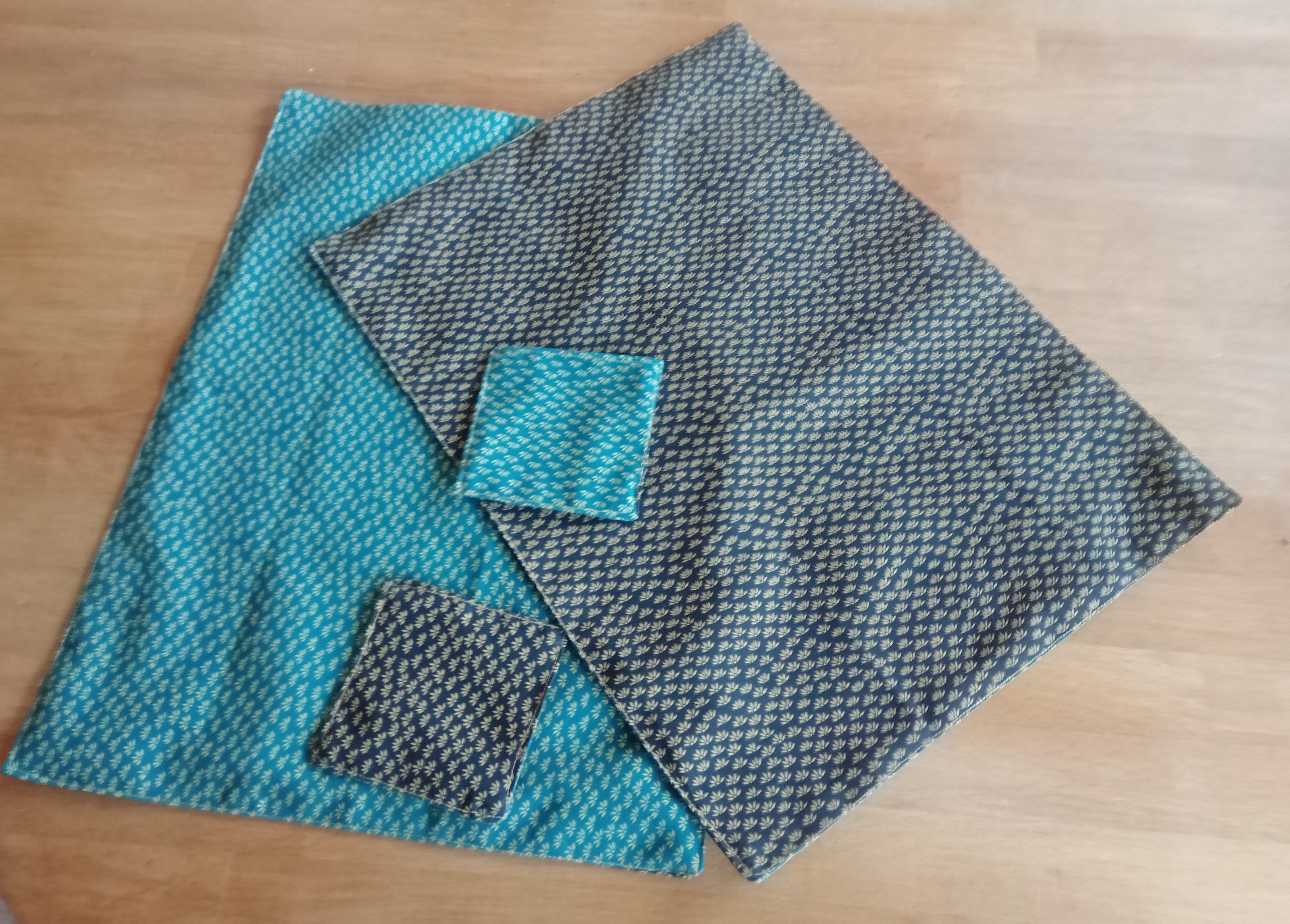 TOVAGLIETTE CON SOTTOBICCHIERI