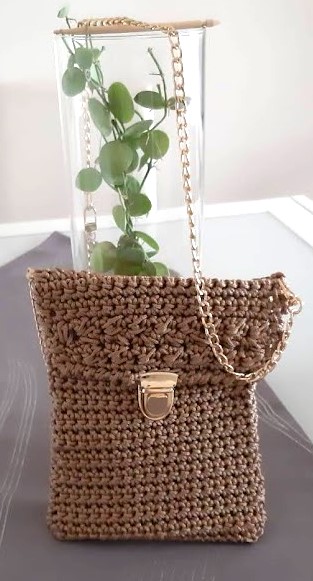 PICCOLA TRACOLLA AD UNCINETTO